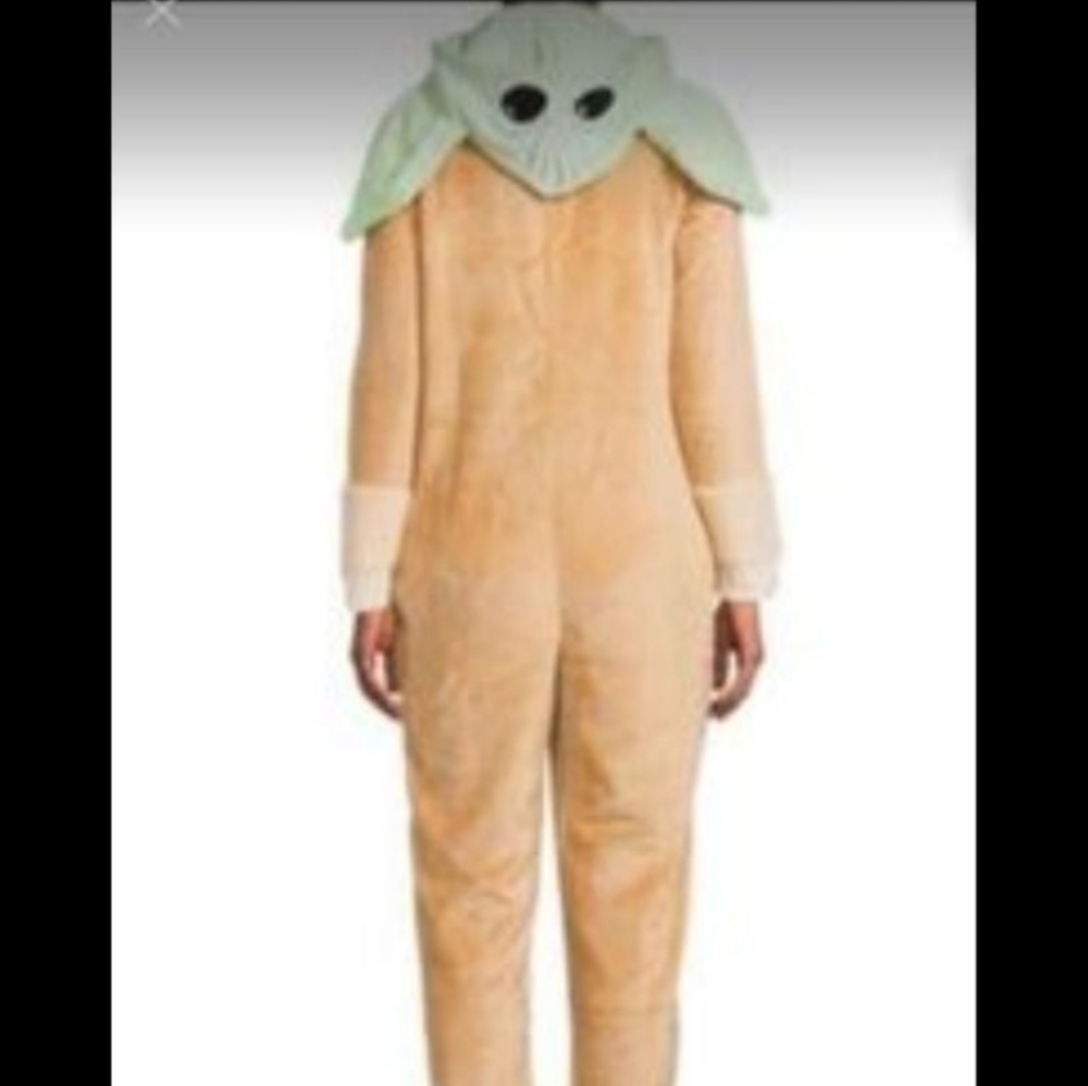 Cozy Yoda/ Grogu Pajamas  2 Sizes. XS = 0-2  & XL = 16-18 ladies